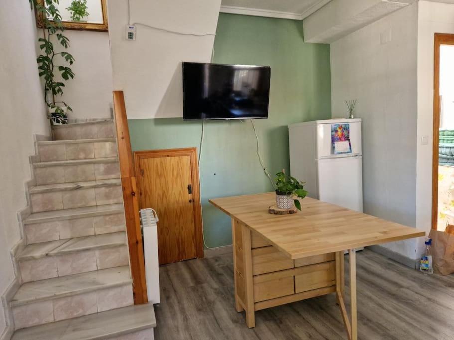 Oscar'S Chillout House By The Beach ซานตาโปลา ภายนอก รูปภาพ
